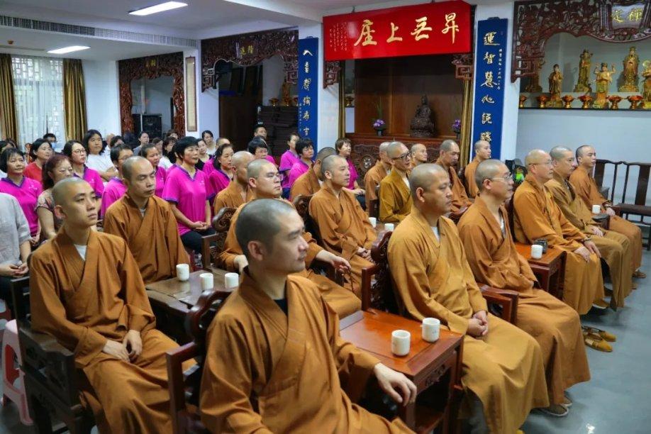 小镇惊魂